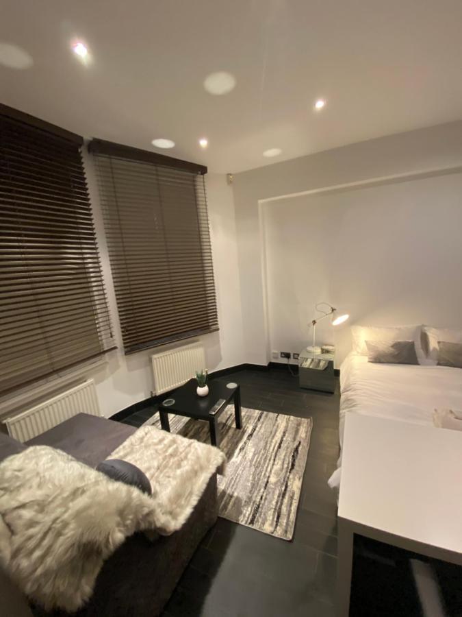 Apartmán Beautiful Modern Studio In High Street Kensington Londýn Exteriér fotografie