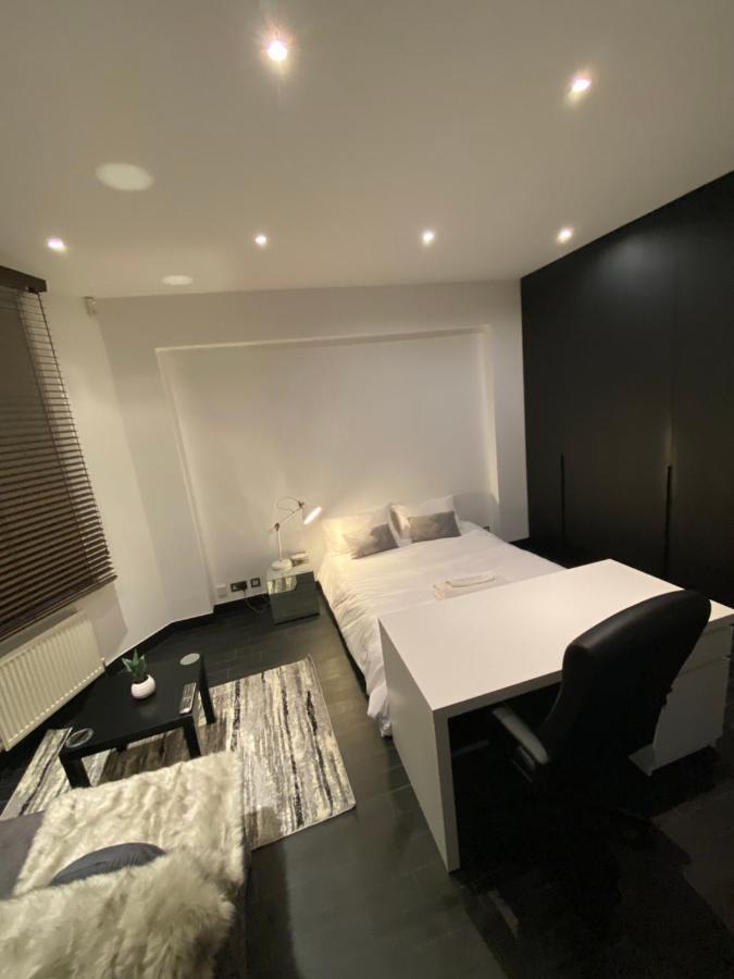 Apartmán Beautiful Modern Studio In High Street Kensington Londýn Exteriér fotografie